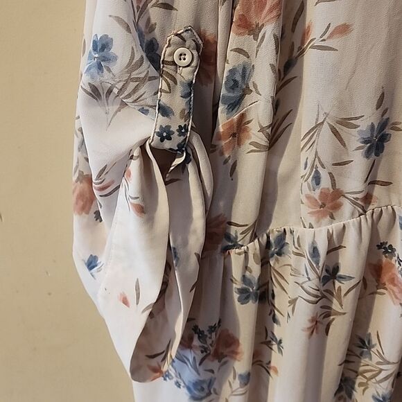 Torrid high low top size 4 - Picture 6 of 6